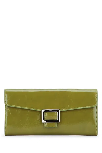 Roger Vivier Belle Vivier Wallet Chain In Green