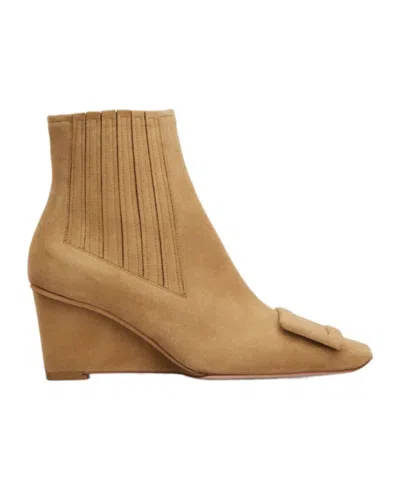 Roger Vivier Belle Vivier Wedge Booties In Suede In Neutral