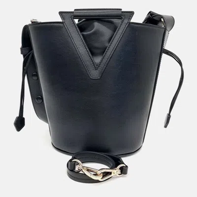 Pre-owned Roger Vivier Black Leather Bucket Bag