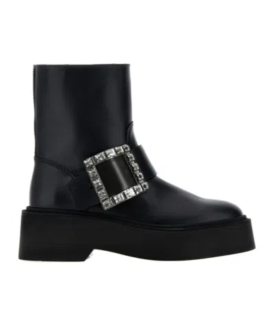 ROGER VIVIER ROGER VIVIER BUCKLE DETAILED ROUND TOE BOOTS