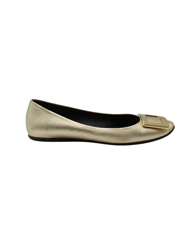 Roger Vivier Buckled Ballerinas In Gold Leather