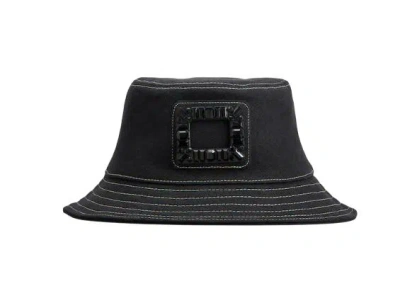 ROGER VIVIER ROGER VIVIER CHIC AND VERSATILE HAT STYLE