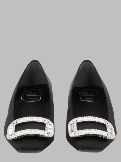 Roger Vivier Crystal-embellished Silk-viscose Pump In Black