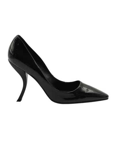 Roger Vivier Curved Heel Pumps In Black Patent Leather