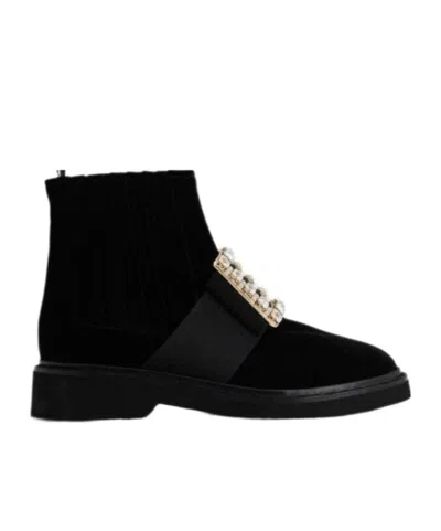 Roger Vivier Drill Button Ankle Boots In Black