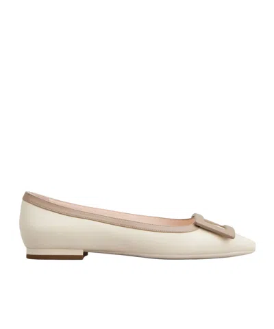 Roger Vivier Gommettine Pointed Toe Ballerinas In Nude