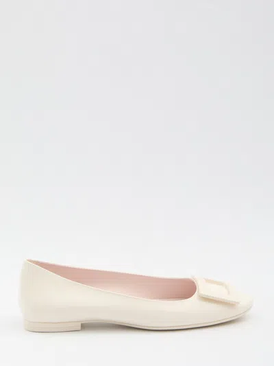 Roger Vivier Gommettine Roundy Ballerinas In Neutral