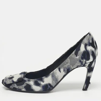 Roger Vivier Grey/navy Blue Canvas Belle Vivier Trompette Pumps In Multi
