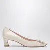 Roger Vivier Belle Vivier Patent Leather Pumps In Beige