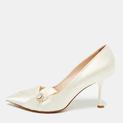 Pre-owned Roger Vivier Lavalliere Size 39 White Satin Crystal Embellished Pointed Toe Pumps