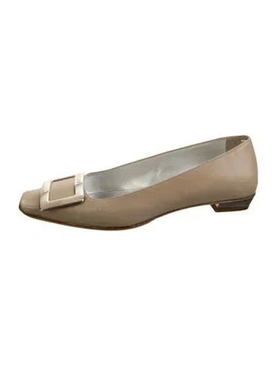 Pre-owned Roger Vivier Leather Ballet Flats In Gold