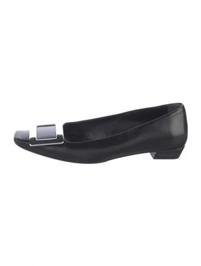 Pre-owned Roger Vivier Leather Flats In Black