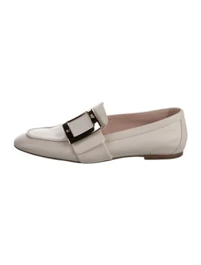 Pre-owned Roger Vivier Leather Loafers In Neutral