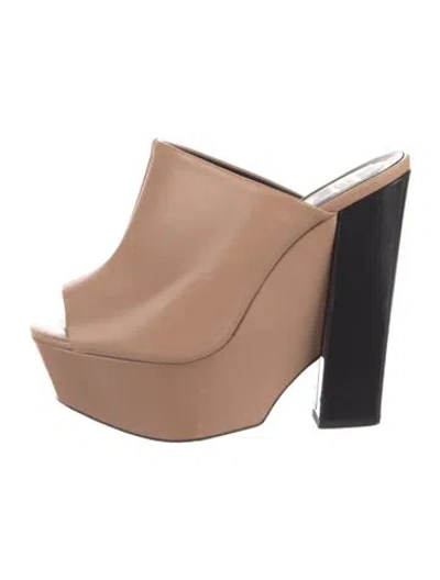 Pre-owned Roger Vivier Leather Mules In Neutral