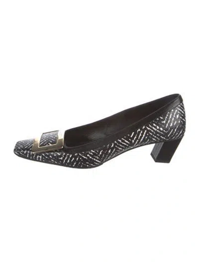 Pre-owned Roger Vivier Leather Patterned Pumps In Black