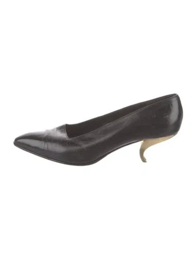 Pre-owned Roger Vivier Leather Pumps In Black