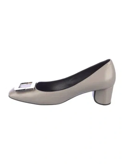 Pre-owned Roger Vivier Leather Pumps In Gray