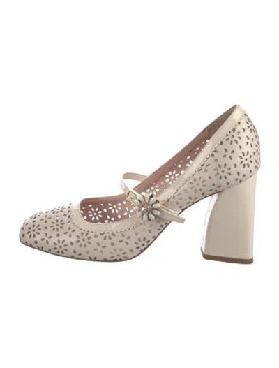 Pre-owned Roger Vivier Leather Pumps In Neutral