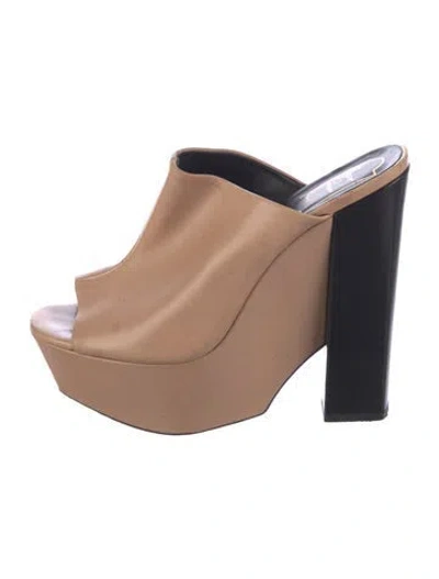 Pre-owned Roger Vivier Leather Slides In Neutral