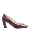 Roger Vivier Logo Engraved Block Heeled Pumps In Brown