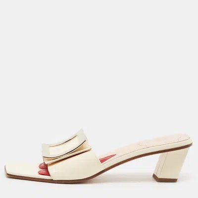 Pre-owned Roger Vivier Love Size 39 Cream Patent Leather Metal Buckle Slide Sandals