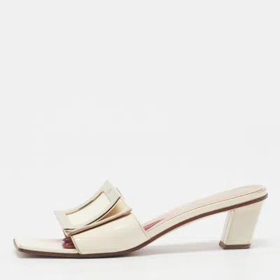 Pre-owned Roger Vivier Love Vivier Size 37.5 Cream Patent Leather Slide Sandals