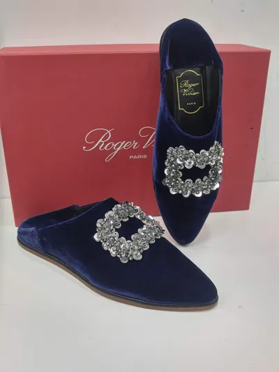 Roger Vivier Metal Buckle Flat Shoes In Black