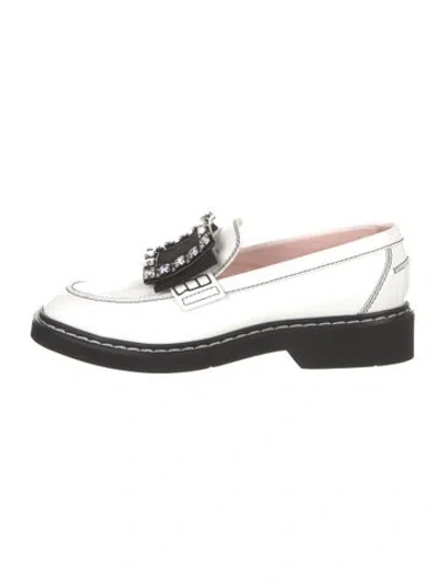 Pre-owned Roger Vivier Patent Leather Crystal Embellishments Loafers In White