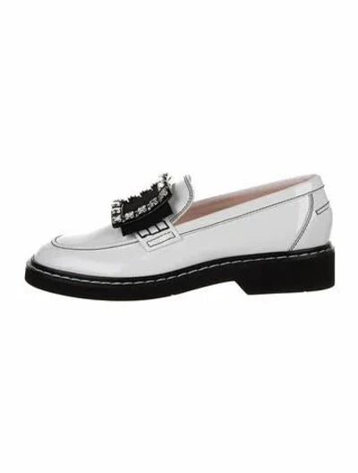 Pre-owned Roger Vivier Patent Leather Crystal Embellishments Loafers In White