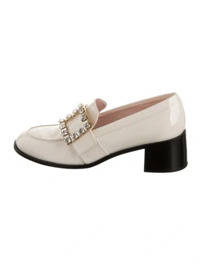 Pre-owned Roger Vivier Patent Leather Crystal Embellishments Pumps In White