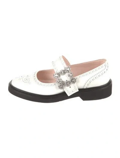 Pre-owned Roger Vivier Patent Leather Lasercut Accents Pumps In White