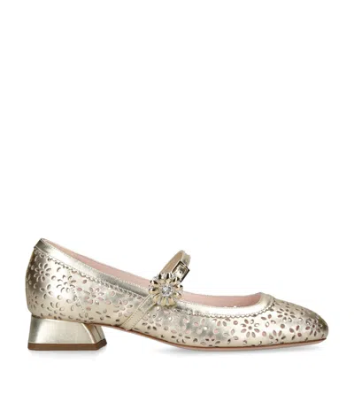 Roger Vivier Patent Leather Très Vivier Pumps 25 In Gold