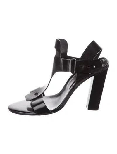 Pre-owned Roger Vivier Patent Leather T-strap Sandals In Black