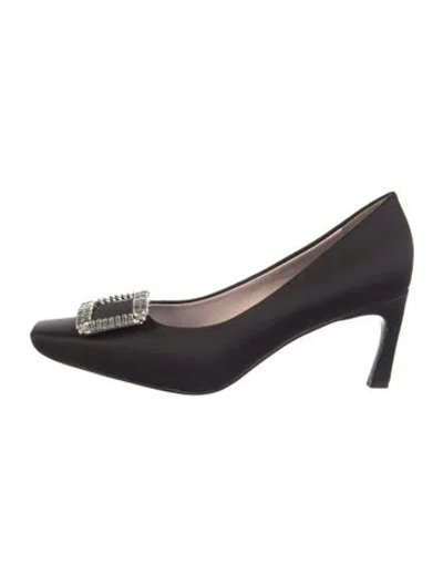 Pre-owned Roger Vivier Satin Crystal Embellishments Pumps In Black