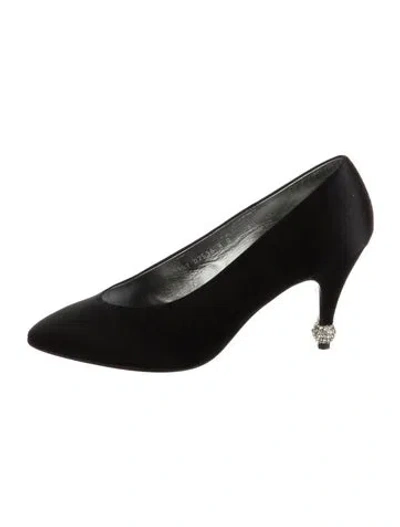 Pre-owned Roger Vivier Satin Crystal Embellishments Pumps In Black