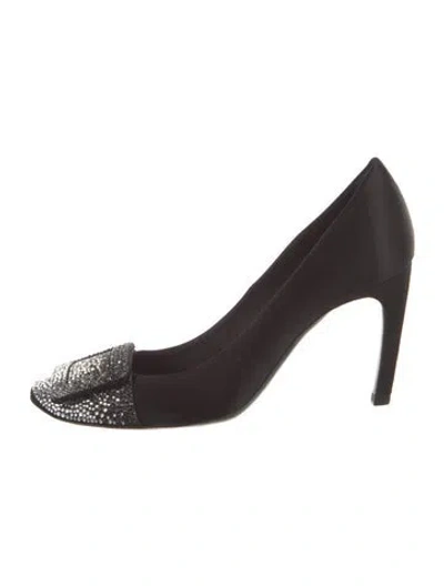 Pre-owned Roger Vivier Satin Crystal Embellishments Pumps In Black