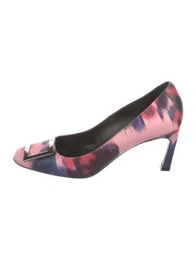 Pre-owned Roger Vivier Satin Printed Pumps In Pink