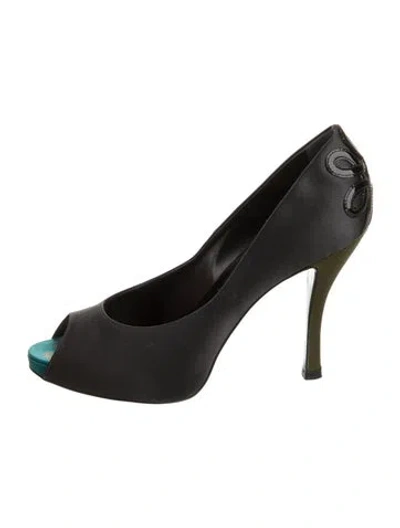 Pre-owned Roger Vivier Satin Pumps In Black