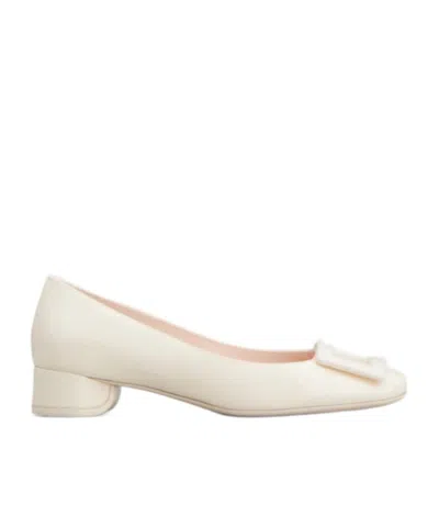 Roger Vivier Shiny Ballet Shoes In Off-white