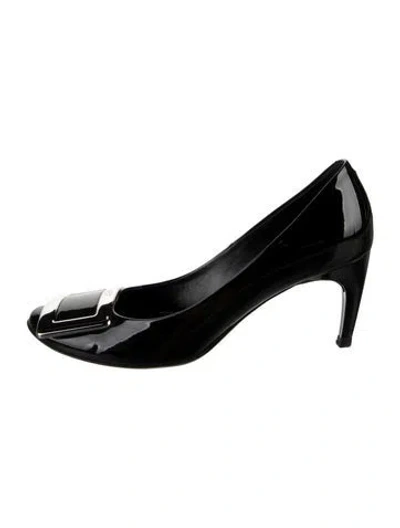 Pre-owned Roger Vivier Signature Logo Patent Leather Pumps In Black