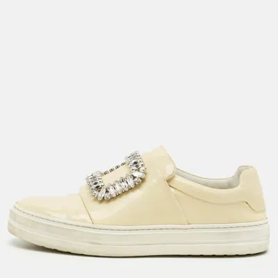 Pre-owned Roger Vivier Sneaky Viv Size 35 Cream Patent Leather Slip On Sneakers In White