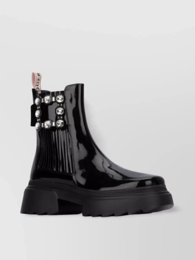 Roger Vivier Sole Detail Patent Boots In Black