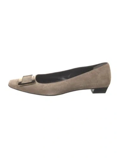 Pre-owned Roger Vivier Suede Ballet Flats In Neutrals