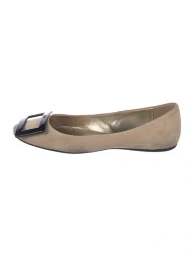 Pre-owned Roger Vivier Suede Flats In Neutral