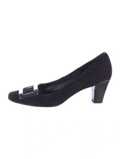 Pre-owned Roger Vivier Suede Pumps In Black