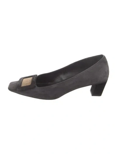 Pre-owned Roger Vivier Suede Pumps In Black