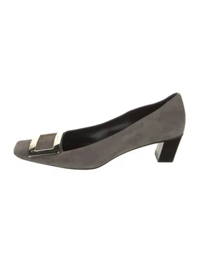 Pre-owned Roger Vivier Suede Pumps In Gray
