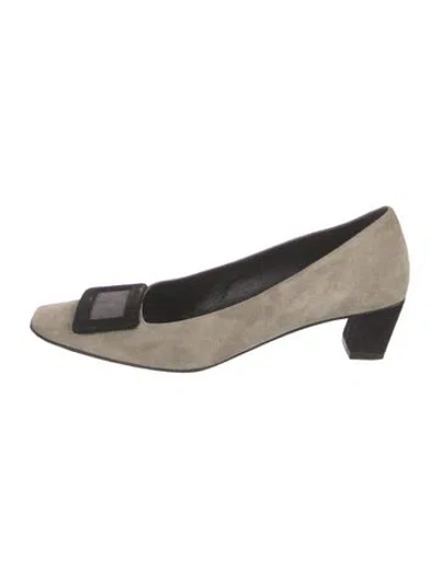Pre-owned Roger Vivier Suede Pumps In Neutrals