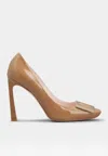 Roger Vivier Trompette 100 Pumps In Patent Leather In Beige