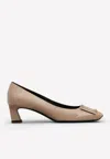 Roger Vivier Trompette 45 Metal Buckle Pumps In Patent Leather In Beige